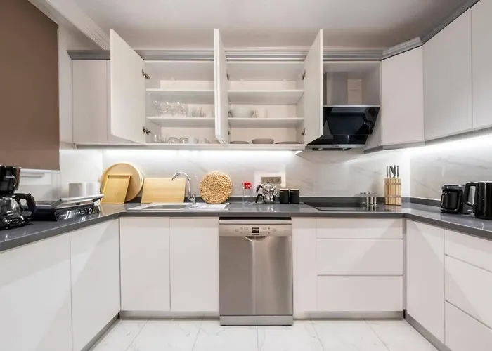 Center 2 Bedroom Calm Modern Garden Floor Flat - Yeni Dunya Daire