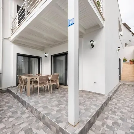 Center 2 Bedroom Calm Modern Garden Floor Flat - Yeni Dunya Bodrum