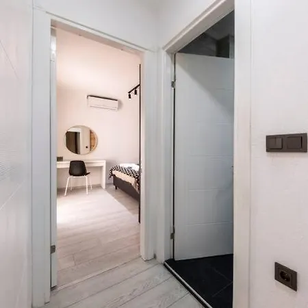 Center 2 Bedroom Calm Modern Garden Floor Flat - Yeni Duenya Apartment *