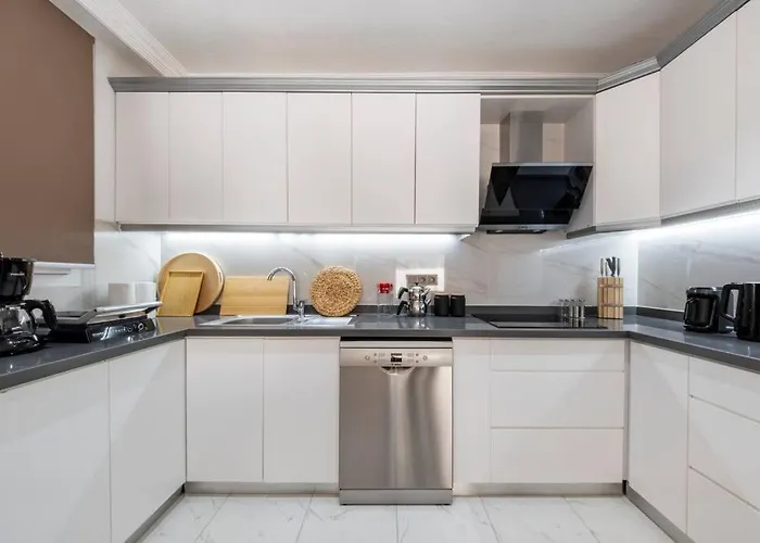 Center 2 Bedroom Calm Modern Garden Floor Flat - Yeni Dunya Daire
