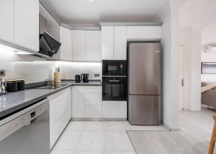 Center 2 Bedroom Calm Modern Garden Floor Flat - Yeni Dunya Daire *