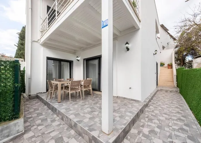 Center 2 Bedroom Calm Modern Garden Floor Flat - Yeni Dunya Bodrum