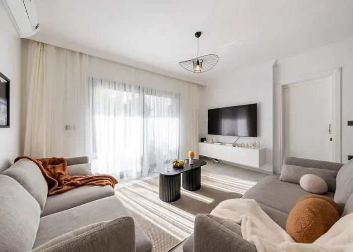 Daire Center 2 Bedroom Calm Modern Garden Floor Flat - Yeni Dunya *