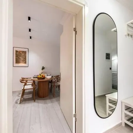 Center 2 Bedroom Calm Modern Garden Floor Flat - Yeni Duenya