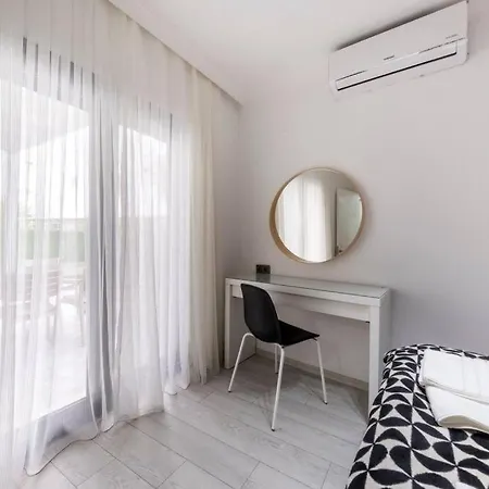 아파트 Center 2 Bedroom Calm Modern Garden Floor Flat - Yeni Duenya
