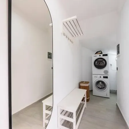 아파트 Center 2 Bedroom Calm Modern Garden Floor Flat - Yeni Dunya