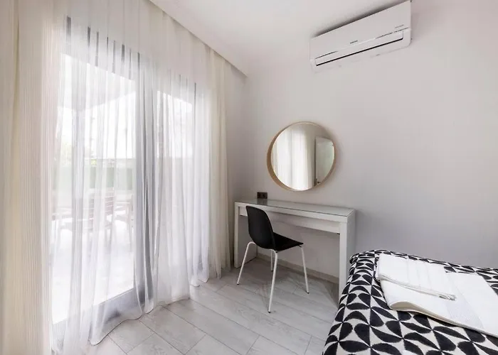 Daire Center 2 Bedroom Calm Modern Garden Floor Flat - Yeni Dünya