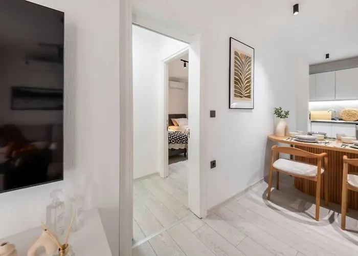 Center 2 Bedroom Calm Modern Garden Floor Flat - Yeni Dunya
