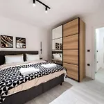Center 2 Bedroom Calm Modern Garden Floor Flat - Yeni Dunya * بودروم