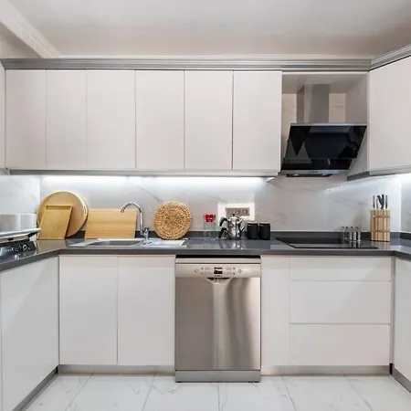Center 2 Bedroom Calm Modern Garden Floor Flat - Yeni Dunya Apartman