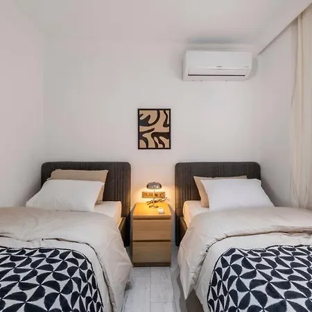 Center 2 Bedroom Calm Modern Garden Floor Flat - Yeni Dunya Apartmán Bodrum