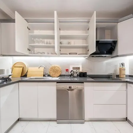 Center 2 Bedroom Calm Modern Garden Floor Flat - Yeni Dunya Apartman