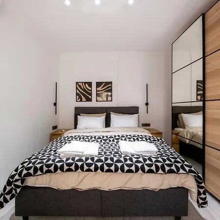 Apartmán Center 2 Bedroom Calm Modern Garden Floor Flat - Yeni Dunya *