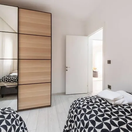 Lägenhet Center 2 Bedroom Calm Modern Garden Floor Flat - Yeni Dunya
