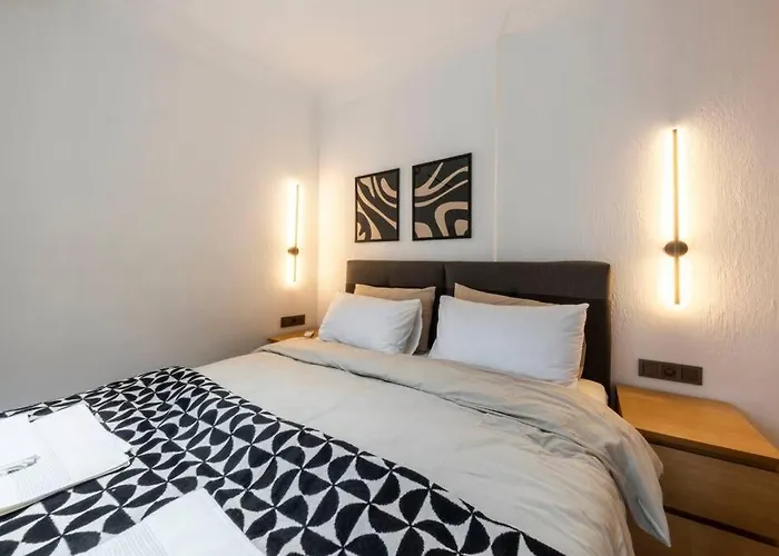 Center 2 Bedroom Calm Modern Garden Floor Flat - Yeni Dünya *